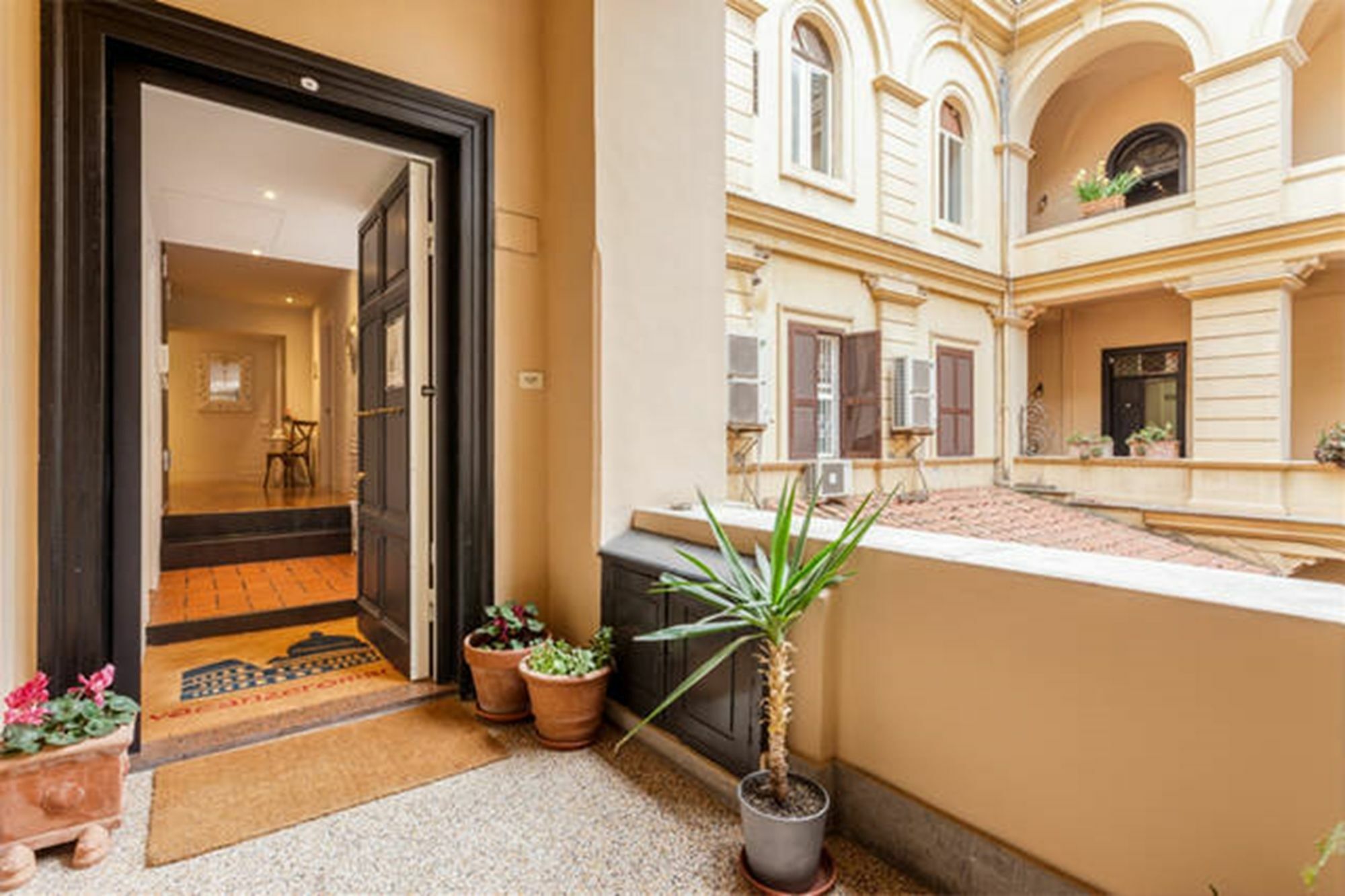 5 Rooms Apartment For 7 People Near Coloseum Rome Exterior photo